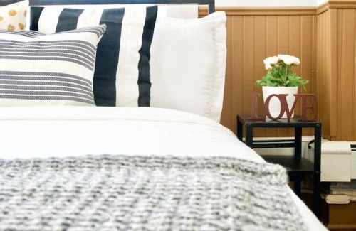 Moose Jaw Apartamento | NEW Stunning Large Gorgeous Space Downtown Parking Coffee