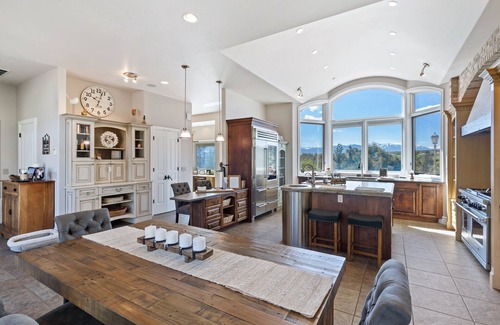Loghill Village Casa | New! Stunning Log Hill Home on the Divide Golf Course - Fitness Room & Sauna