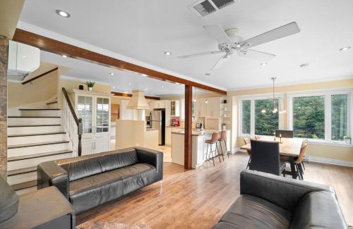 Saint-Calixte Chalet De Esquí | *NEW* Stunning Waterfront Bright Chalet with Spa
