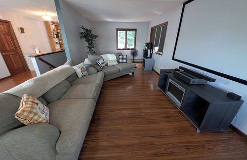 Sturgeon Lake Cabina | NEW! Sturgeon Lake Retreat: Beautiful Lakefront home on Sturgeon Island