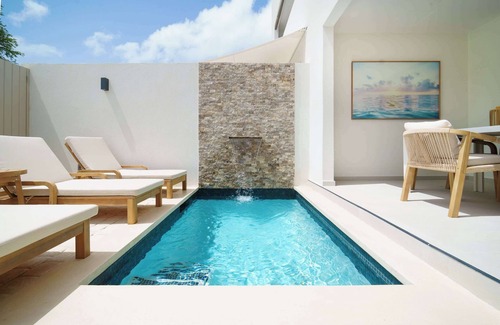 Gibbes Apartamento | New Stylish 3BR, Walk to Beach! Pool