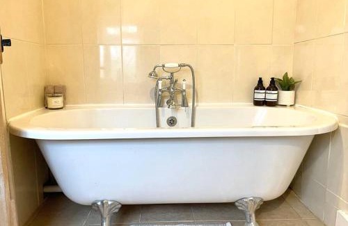 South Cerney Casa | New - Stylish Cotswold cottage