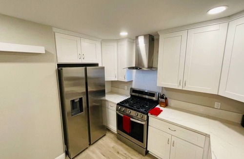 Central Escondido Casa | New! Stylish Home, 4TVs, 5min to Dwntwn! Pets ok!