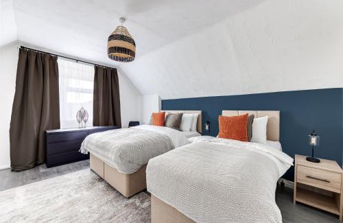 Bedford Apartamento | NEW! Stylish home I Perfect for groups I Parking