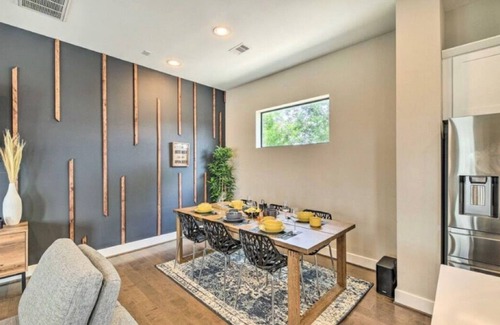 Northside Casa | NEW! Stylish Houston Townhome ~ 3 Mi to Downtown!