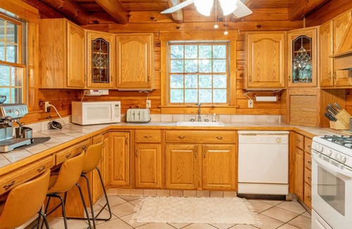 Bethel Casa | NEW: Stylish Super Private Log Home near State Park in Bethel