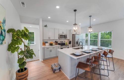 Cotswold Casa | New Stylish Townhome in Cotswold with Ensuite Baths, Chef's Kitchen & EV Charger