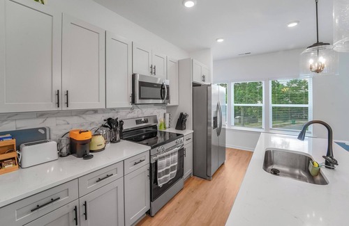 Cotswold Casa | New Stylish Townhome in Cotswold with Ensuite Baths, Chef's Kitchen & EV Charger
