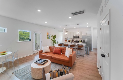 Cotswold Casa | New Stylish Townhome in Cotswold with Ensuite Baths, Chef's Kitchen & EV Charger