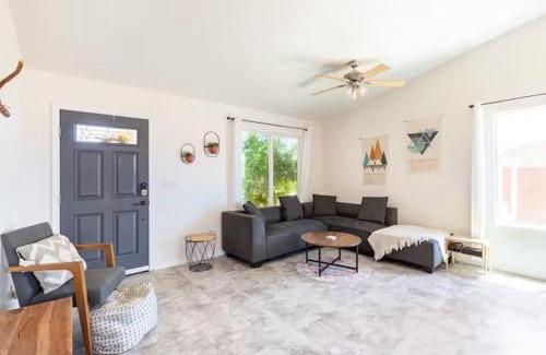 Joshua Tree Casa | New Stylist Cottage Pool Hot Tub JoshuaTree