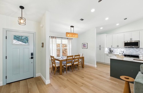 Gulf Breeze Casa | NEW! Driftwood Dreamer Retreat Near Pensacola Beach