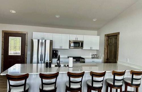 New Lisbon Casa | New! Sunset Lake Escape/Beach/Fire Pit/ Deck/Toys