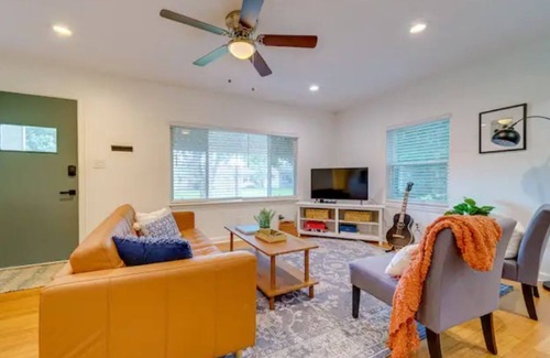 United Central Cabaña | NEW! Sunshine Cottage in Downtown St. Pete