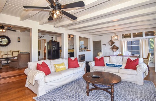 Eclectic Cabina | New! Sweet Retreat by Big Fish Real Estate Group at Lake Martin