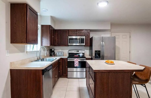 Hilltop Casa | New Tacoma Home Near Hospitals and Downtown