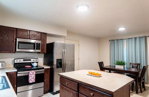 Hilltop Casa | New Tacoma Home Near Hospitals and Downtown