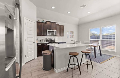 Temple Casa | Baylor Scott & White House | 6 Beds | EV Charger + Fast Wi-Fi