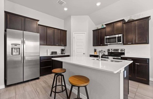 Temple Casa | Baylor Scott & White House | 6 Beds | EV Charger + Fast Wi-Fi