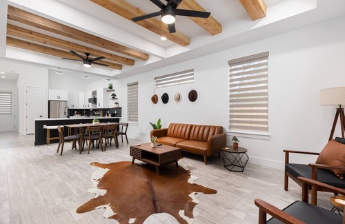 San Antonio Casa | New Texas Home close to downtown San Antonio, TX & minutes to Frost Bank Center