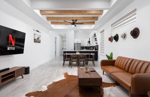 San Antonio Casa | New Texas Home close to downtown San Antonio, TX & minutes to Frost Bank Center