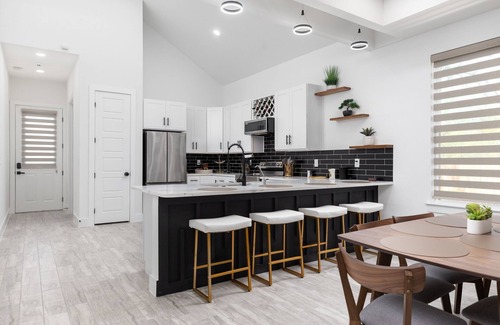 San Antonio Casa | New Texas Home close to downtown San Antonio, TX & minutes to Frost Bank Center