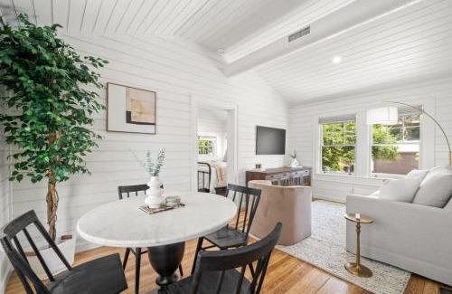 Hyde Park Apartamento | NEW! The Adaline Room #9 - Updated Hyde Park Penthouse, Steps to Bayshore