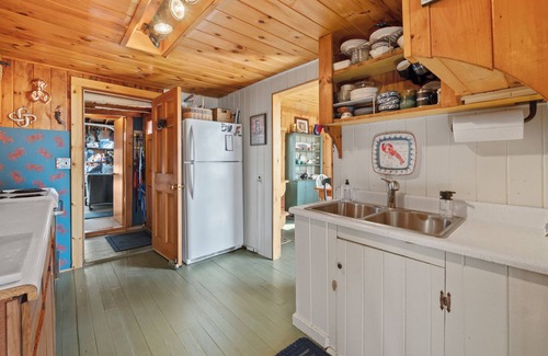 Mid-Coast and Islands Cabaña | New! The Beach Pea 2 BR/1 BA Beachside bungalow feet from the Maine shore.