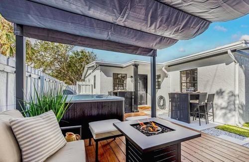 Jupiter Casa | * NEW* The Bungalow Jupiter! - Moremoments Rentals