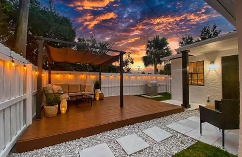 Jupiter Casa | * NEW* The Bungalow Jupiter! - Moremoments Rentals