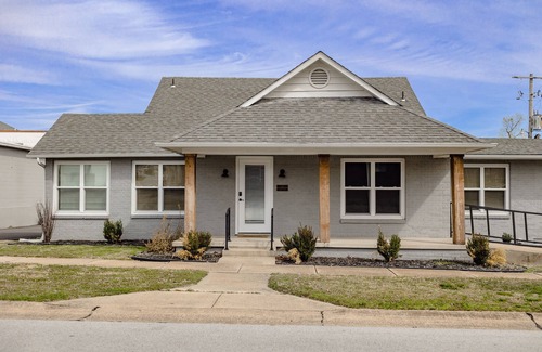 Mountain Home Casa | NEW! The Cottage - Gorgeous & charming home within walking distance to downtown!