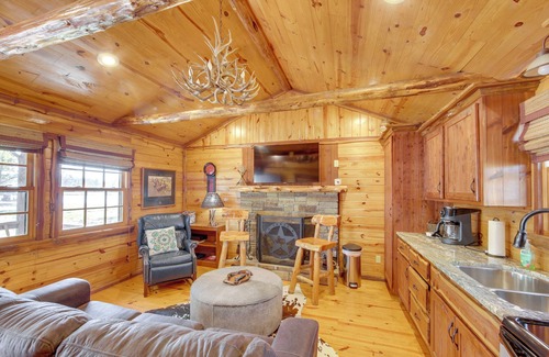 Edom Cabina | NEW ‘The Deer’ Cabin Peaceful Refuge in East Texas