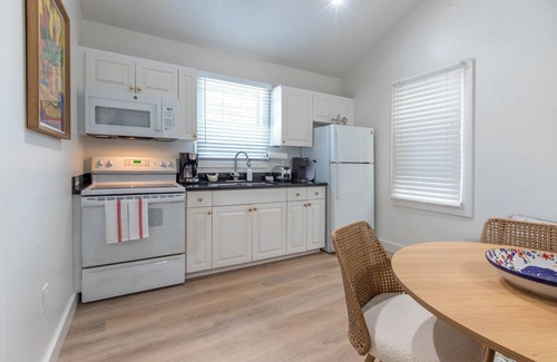 Key West Historic District Cabaña | NEW! - The Jolly Rooster Cottage Steps to Duval - Prime and Quiet Location
