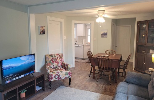 Beulah Cabaña | NEW! The Lily Pad on Benzie Blvd. - Super Cute and Great Location! Central Air Conditioning!