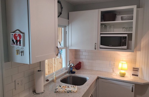 Beulah Cabaña | NEW! The Lily Pad on Benzie Blvd. - Super Cute and Great Location! Central Air Conditioning!