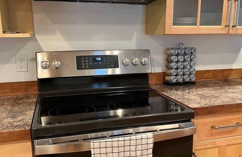 Gold Bar Cabina | *NEW* The M house. Hot tub/Firepit/Patio dining