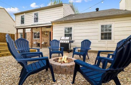 South Arlington Casa | New! The Prairie House with Cowboy Pool & Fire Pit