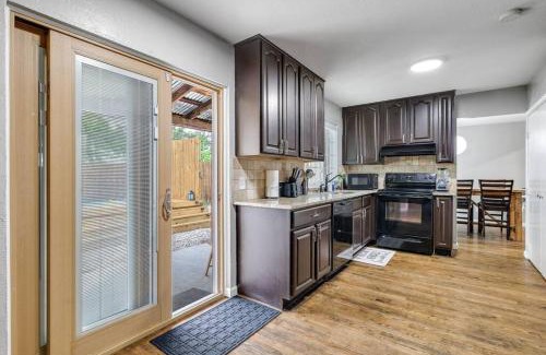 South Arlington Casa | New! The Prairie House with Cowboy Pool & Fire Pit