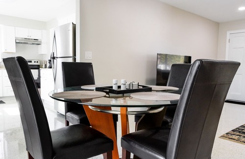 Anona Casa | NEW! The Seafoam Bungalow - close to beaches!