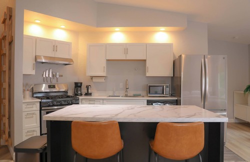 Gunnison Apartamento | NEW! The Treetop - Peaceful, Parks, Modern, near Bus