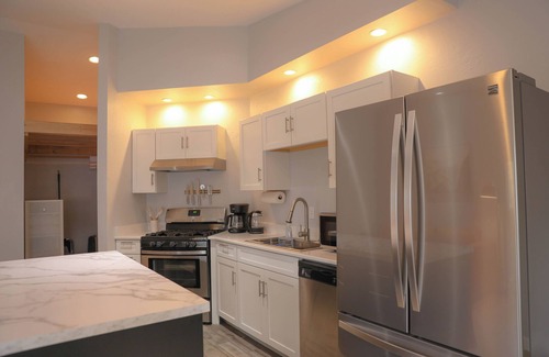 Gunnison Apartamento | NEW! The Treetop - Peaceful, Parks, Modern, near Bus