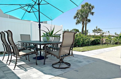 Iona Villa | Three Miles from the beaches