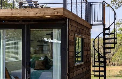 Fredericksburg Casa | New The Wildflower Cozy Container Home