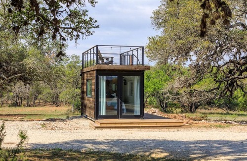 Fredericksburg Casa | New The Wildflower Cozy Container Home