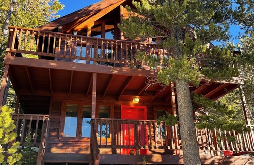 Saint Mary's Chalet De Esquí | NEW!! The Winterland Chalet with Barrel Sauna