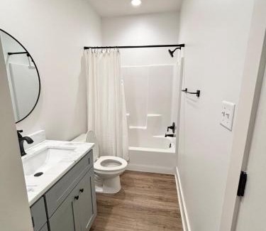 Lafayette Apartamento | NEW Thibodeaux House Cajun Luxury 65 TV Fast WiFi
