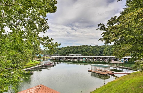 Winchester Cabina | Tims Ford Lake Cabin: Charcoal Grill & Marina