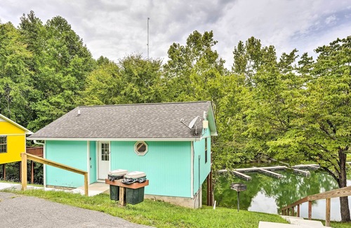 Winchester Cabina | Tims Ford Lake Cabin: Charcoal Grill & Marina