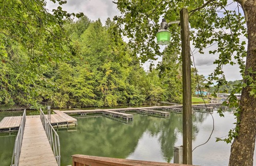 Winchester Cabina | Tims Ford Lake Cabin: Charcoal Grill & Marina