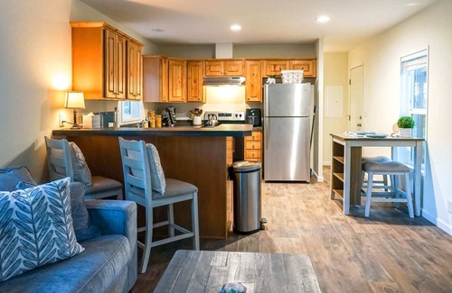 Hayden Casa | New tiny cabin: fire pit & cabana
