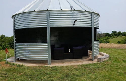 Kirksville Cabina | New tiny home in an incredible private setting among all nature has to offer.